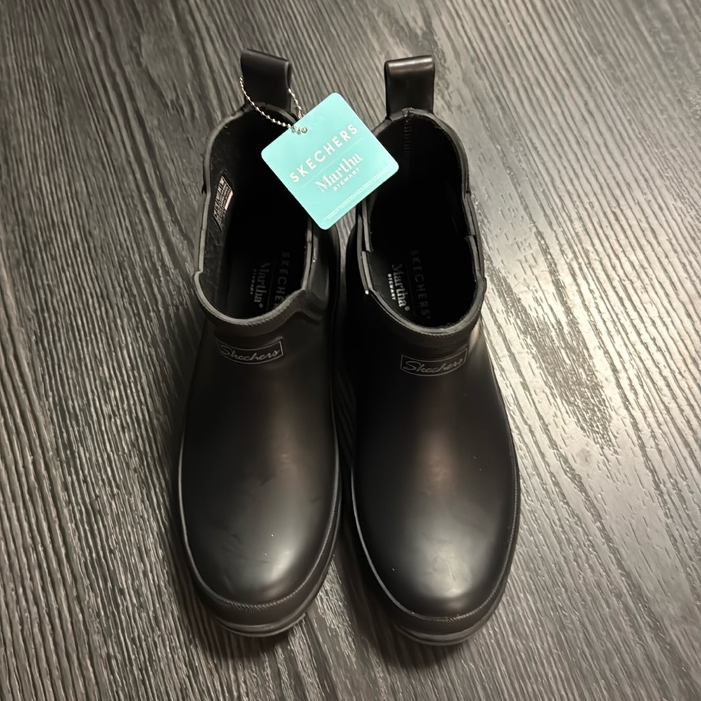 Skechers Women's Black Matte Chelsea Rain Boots